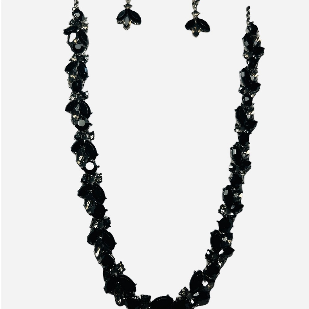 BEAUTIFUL! Austrian Crystal Necklace Earrings Set
